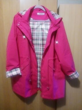 NEW 1XL Bright Pink Hooded Rain Jacket with Plaid Lining.